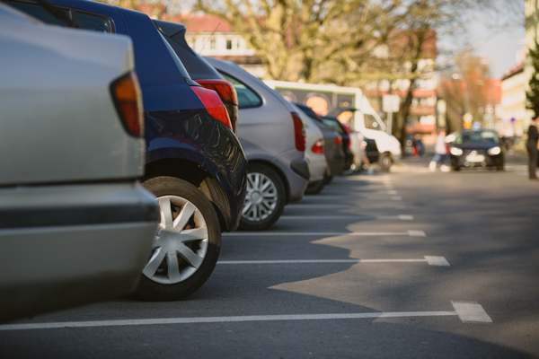 Gut erreichbare Innenstädte erhöhen Akzeptanz für weniger Parkplätze