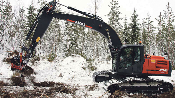 Hochsicherer Atlas Kettenbagger 225 LC für Munitionssanierung