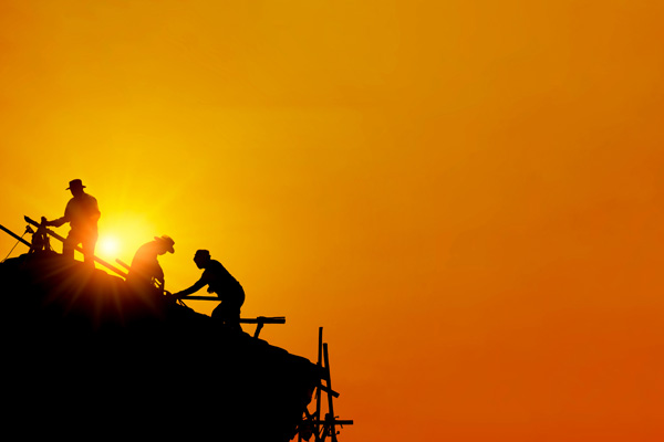 Hitze auf Baustellen: Arbeiter und Maschinen besser schützen