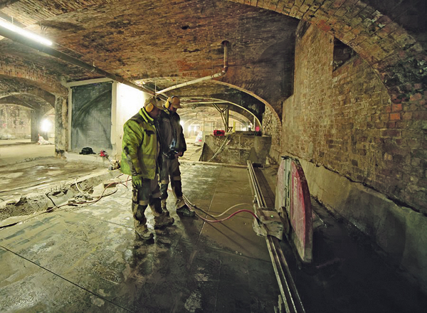 Rückbau alter Tankbehälter im historischen Industriegewölbe