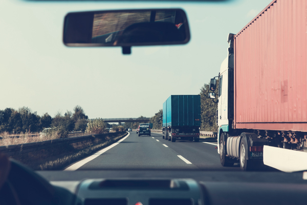 Bundestag beschließt Ausweitung der Lkw-Maut
