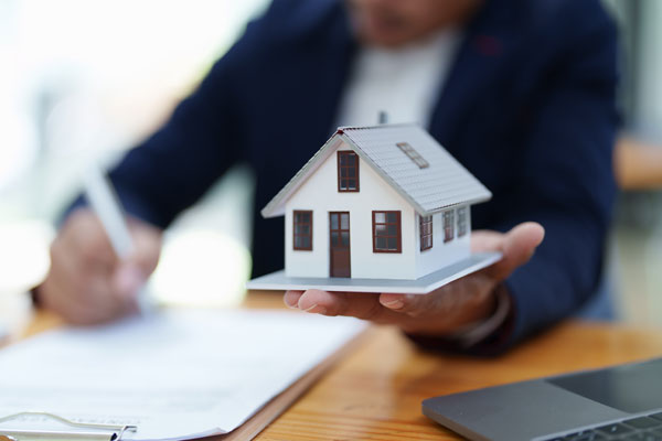 Zinsrückgang belebt Immobilienfinanzierung
