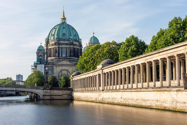 Fertigstellung der Kolonnaden auf der Museumsinsel Berlin