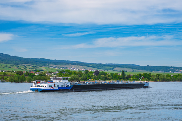 Niedrigwasser erhöht Risiken für Baustofflogistik