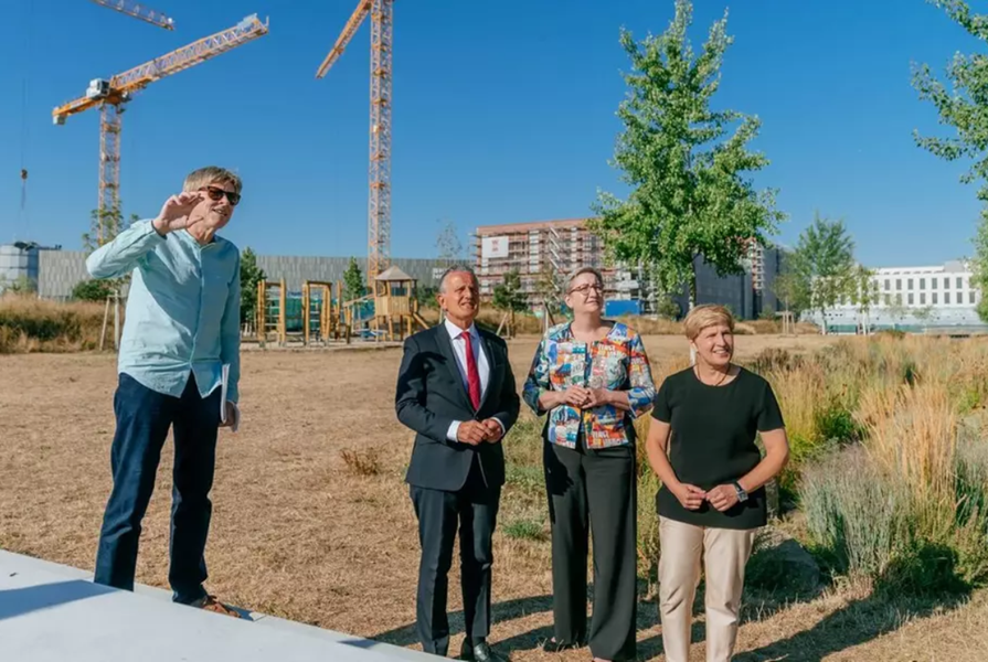 Geywitz besichtigt Sanierungsgebiet in Bad Cannstatt