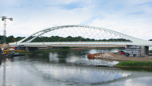 Ausgezeichnete Eisenbahnbrücke dank Schweizer Carbon-Seilen