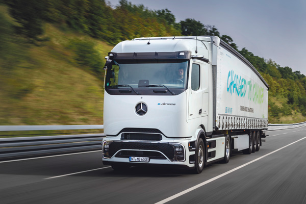 Daimler Truck präsentiert Serienversion von E-Lkw