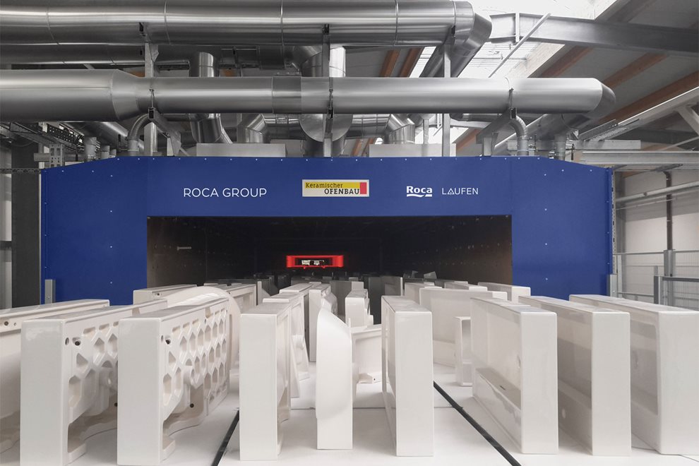 Innovative Sanitärkeramik: Roca präsentiert ersten CO2-freien Tunnelofen