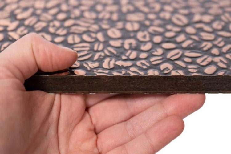 Auszeichnung für Coffee Composite Board: Kaffeeabfall als Holzersatz