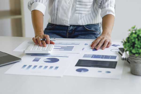 Jahreswirtschaftsbericht: Bremsen der Betriebe lösen